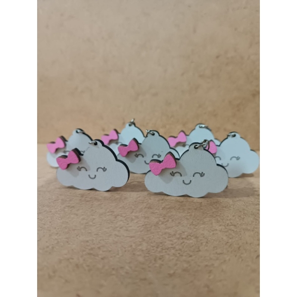 Chaveiros em MDF branco nuvem com aplique laço rosa.  Otimo para aniversário lembrancinha. - Imagem 2