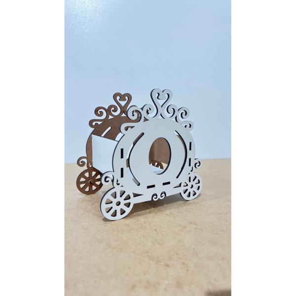 Lembrancinha MDF modelo Carruagem